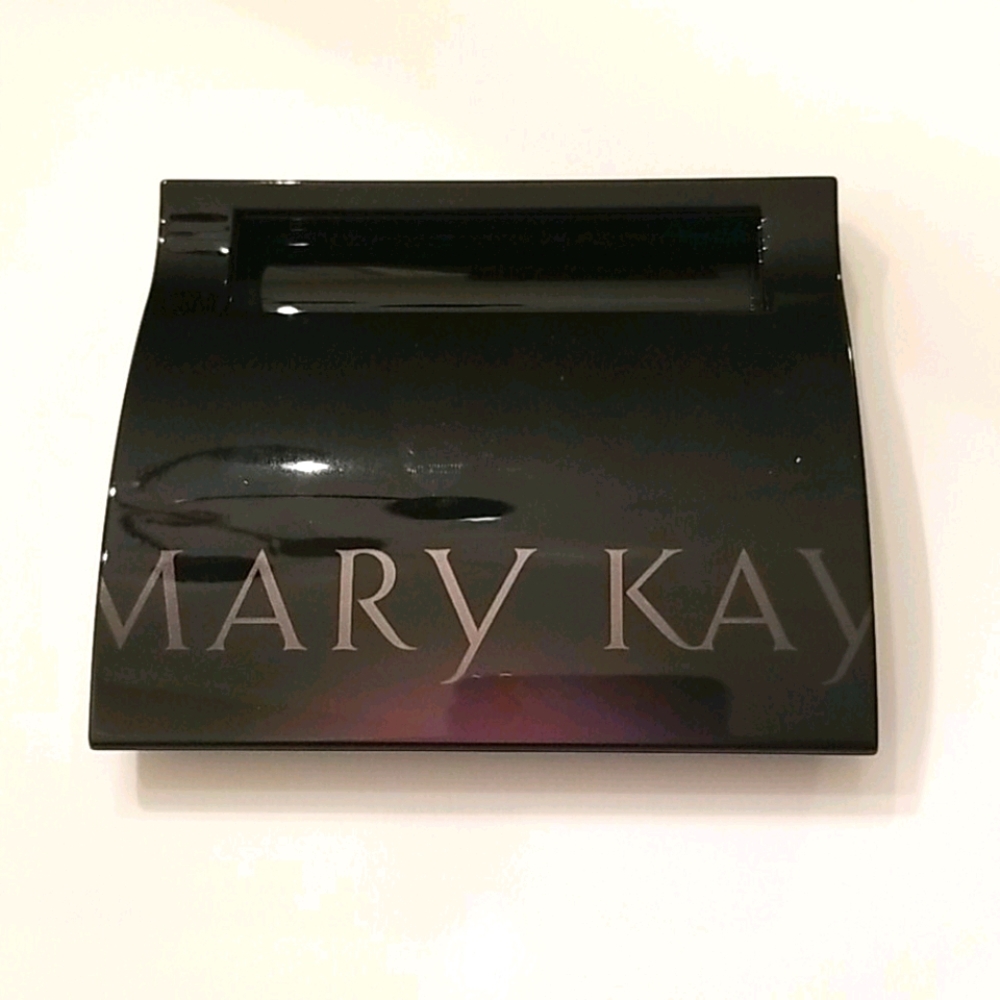 Mary Kay Compact (unfilled) - Picture 3 of 5